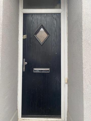 Luton Home Near Airport Private & Shared Bathroom Option Exterior photo
