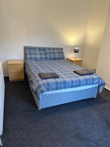 Luton Home Near Airport Private & Shared Bathroom Option Exterior photo